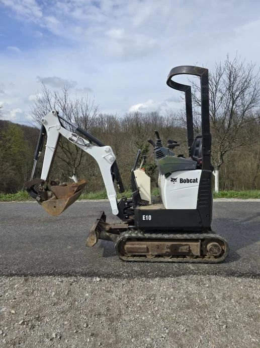 Pelle compacte Bobcat E10 (2017) – 1,2 t – 3 godets inclus
