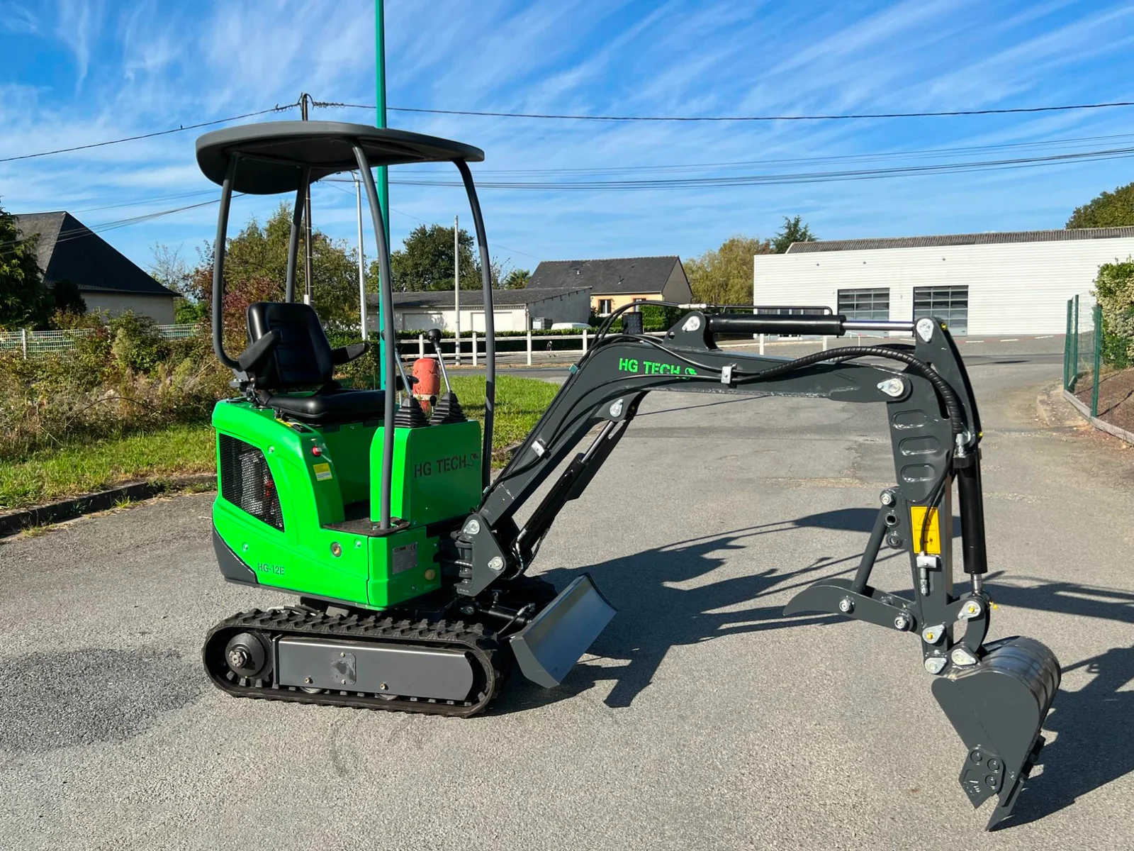 Pelle compacte électrique à batteries lithium – 1,1 tonne – Avec lot d’accessoires