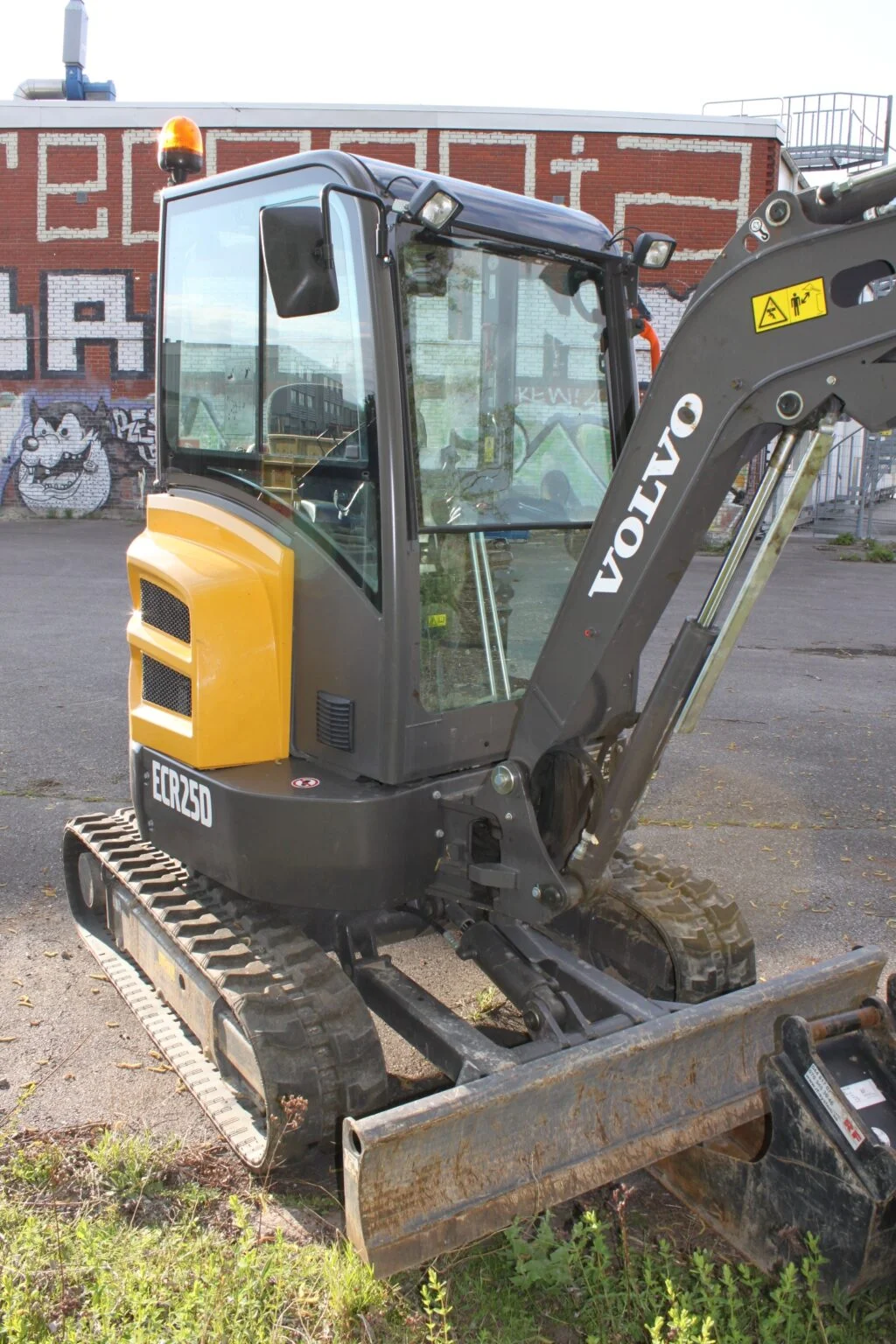 Pelle compacte Volvo ECR25D – 2020 – Tiltrotateur Engcon + Remorque + 3 godets – Image 10