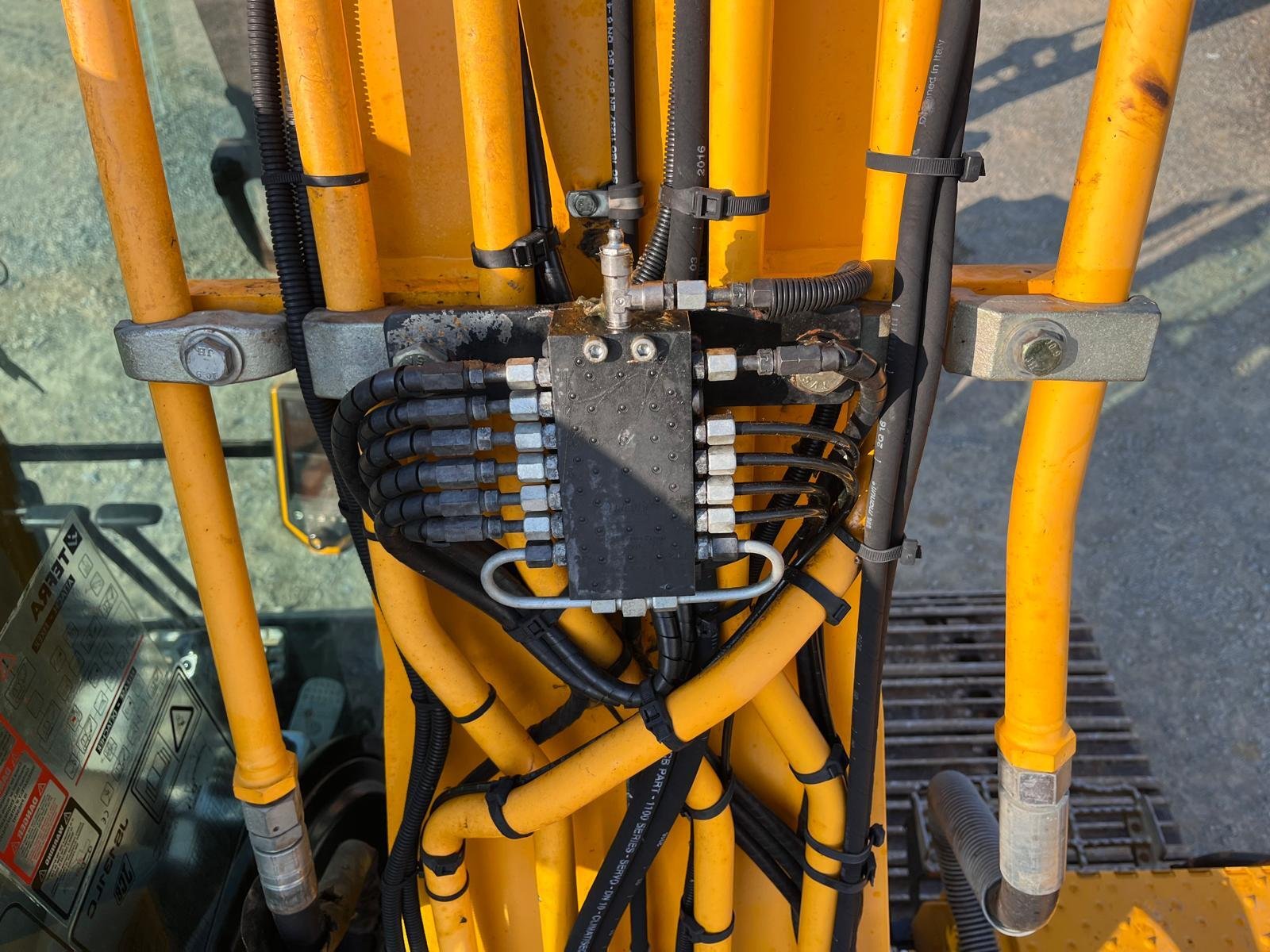 JCB JS131 LC – Image 14