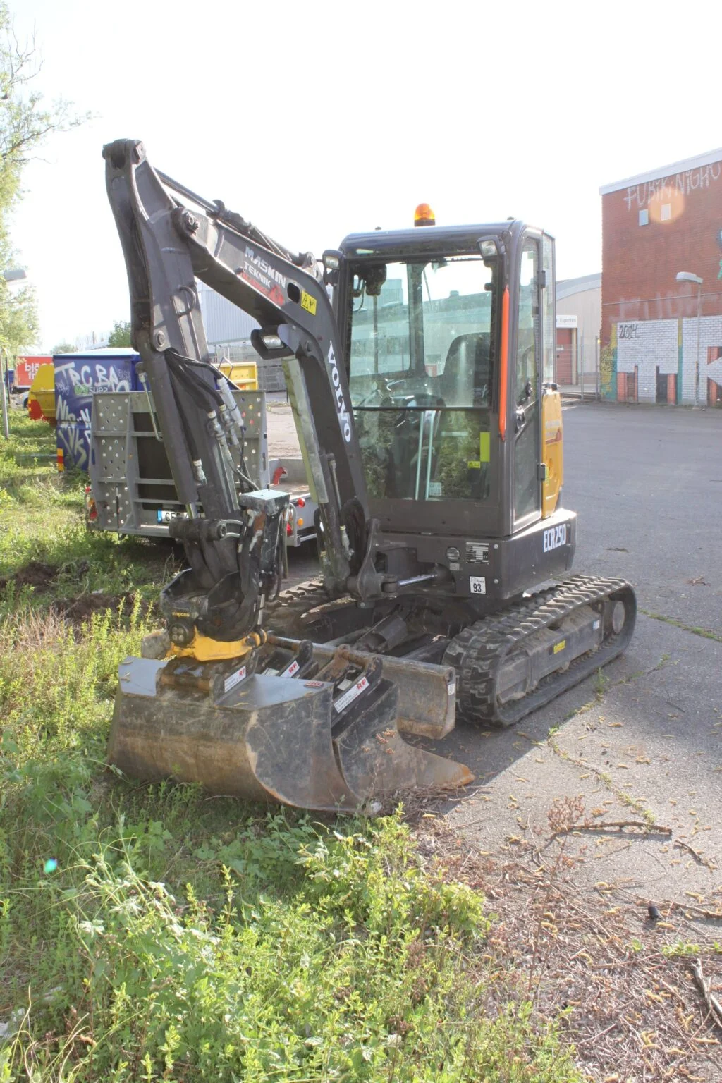 Pelle compacte Volvo ECR25D – 2020 – Tiltrotateur Engcon + Remorque + 3 godets – Image 4